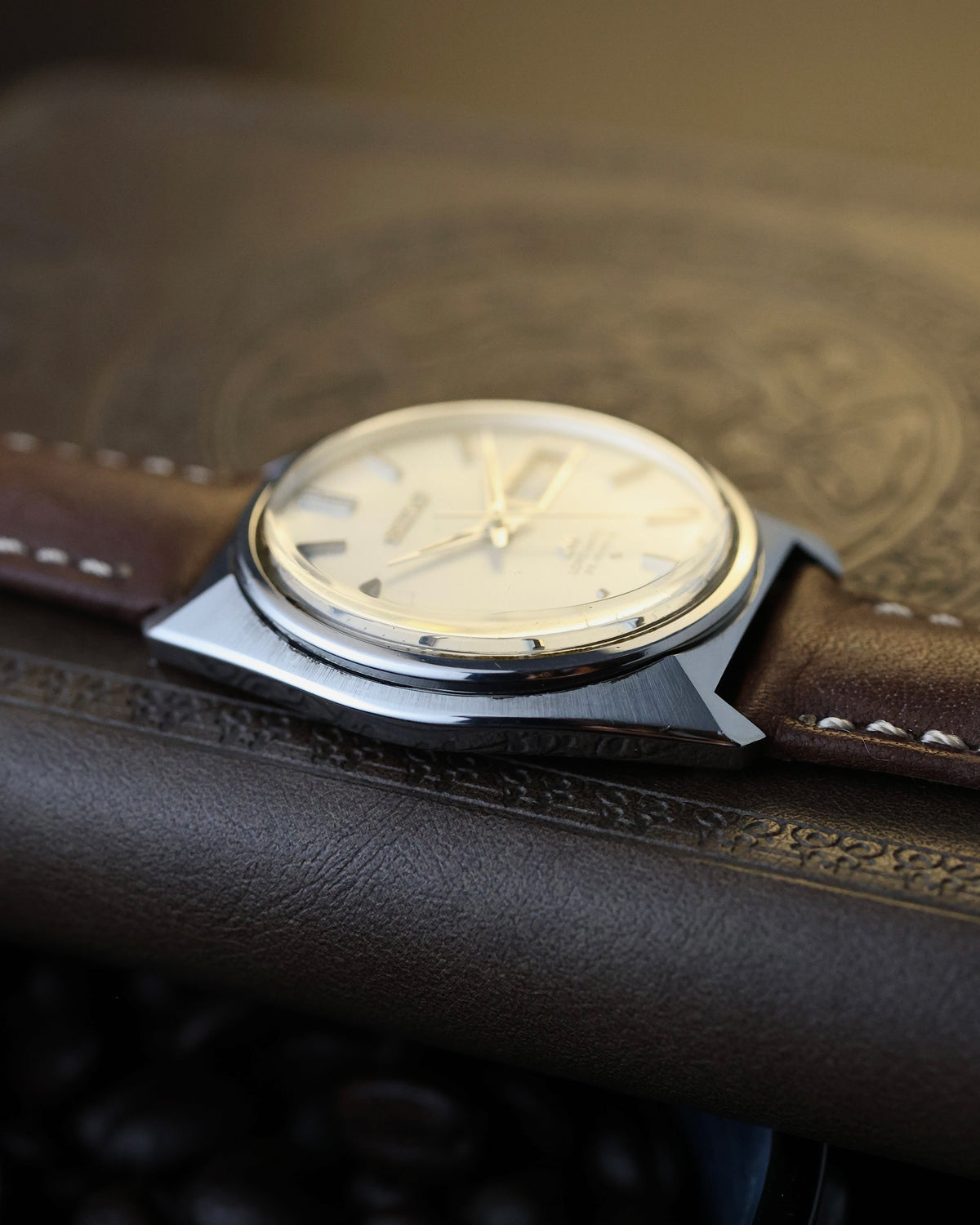 Vintage JDM Seiko LM 5606-7000 White Sunburst dial- Watch for sale