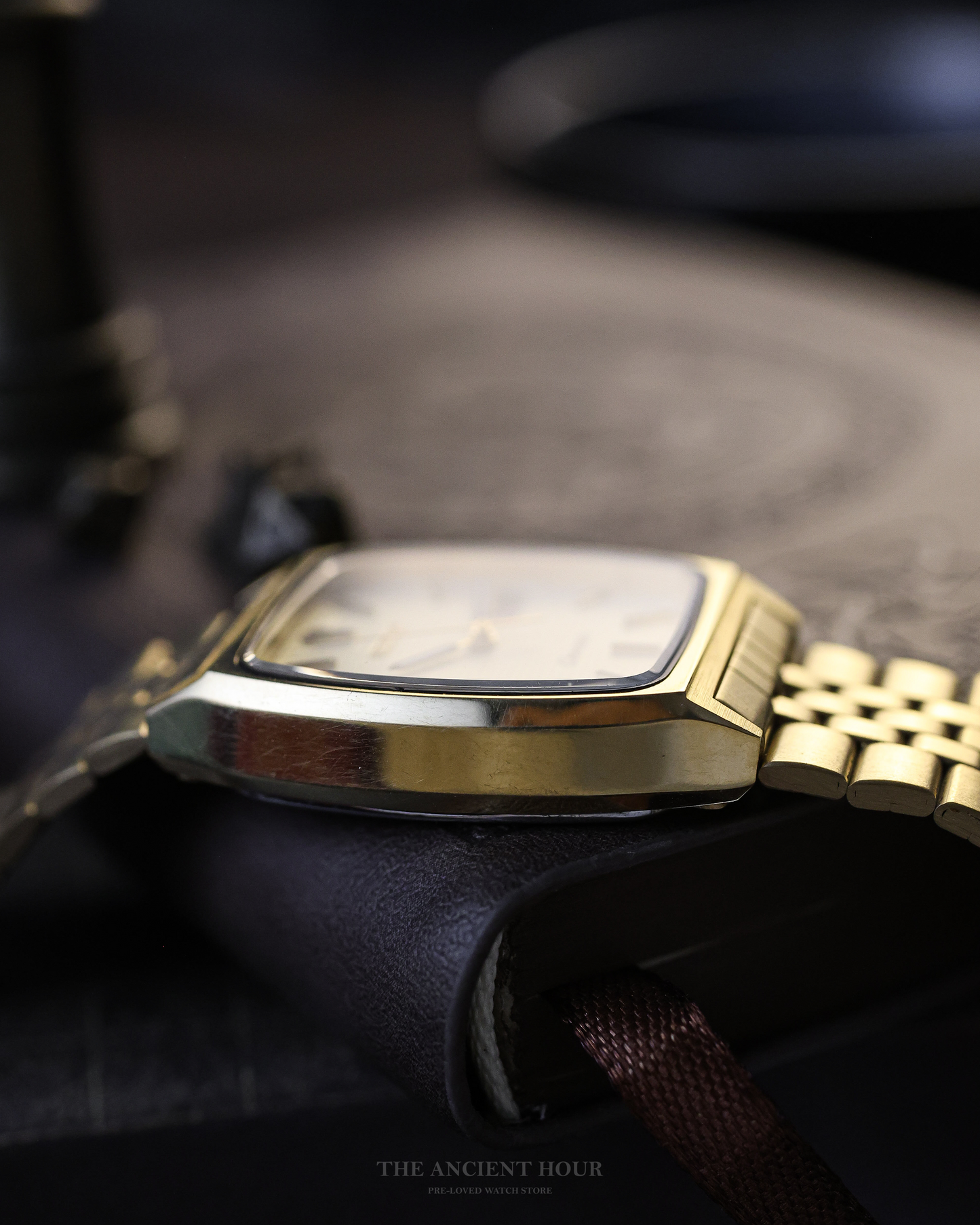 Seiko Chronos Tonneau Tank 5H23-5110 Radiator gold textured dial watch