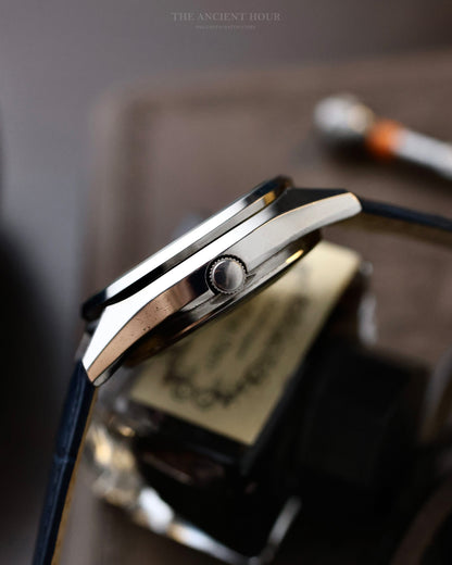 1975 Vintage Seiko Quartz QZ 0923-8000 Kanji Day Calendar