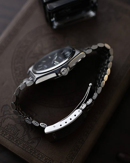 1984 Vintage Seiko SilverWave 8229-700A Quartz Textured Black Dial