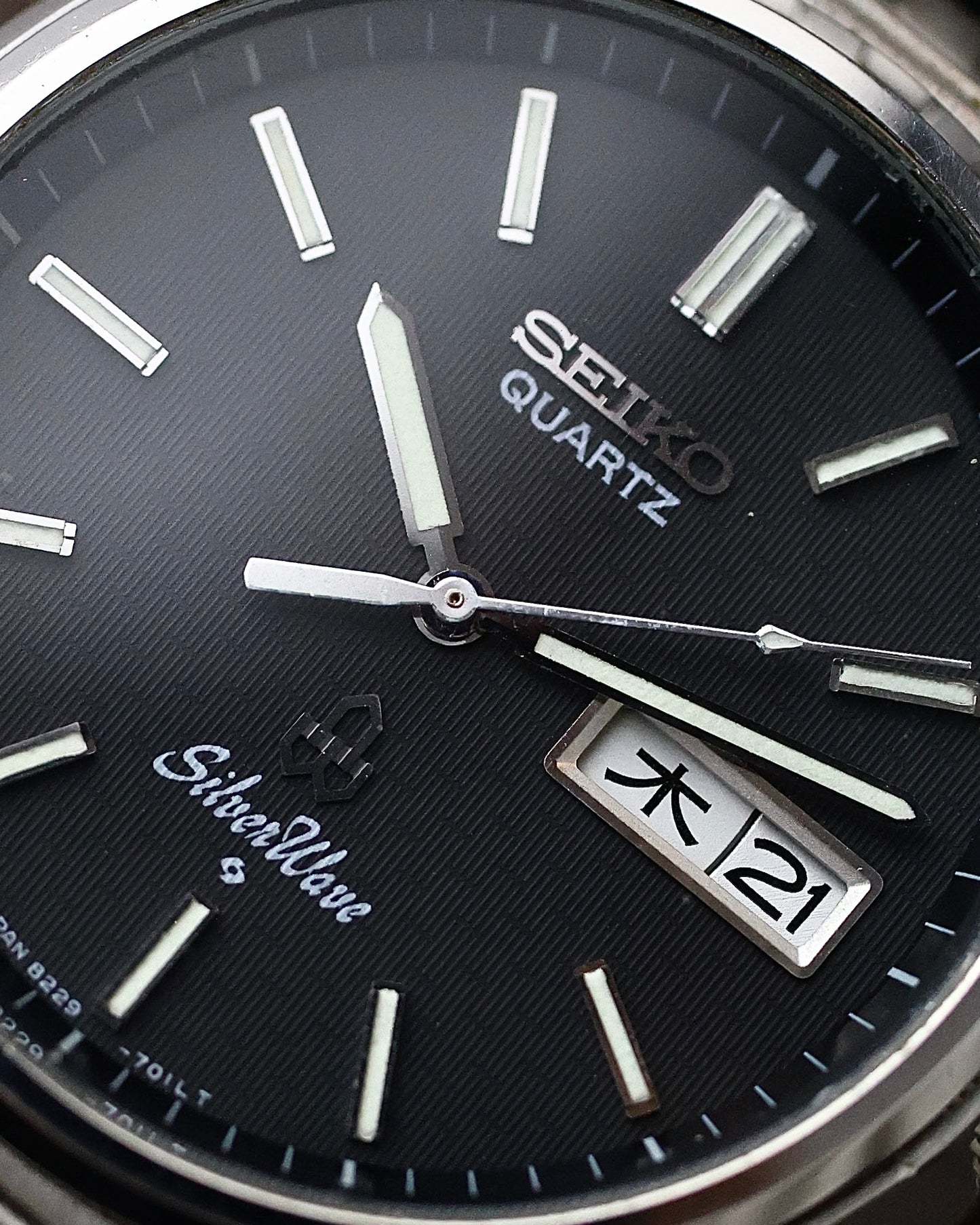1984 Vintage Seiko SilverWave 8229-700A Quartz Textured Black Dial