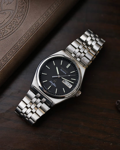 1984 Vintage Seiko SilverWave 8229-700A Quartz Textured Black Dial
