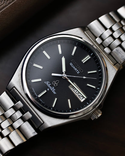 1984 Vintage Seiko SilverWave 8229-700A Quartz Textured Black Dial