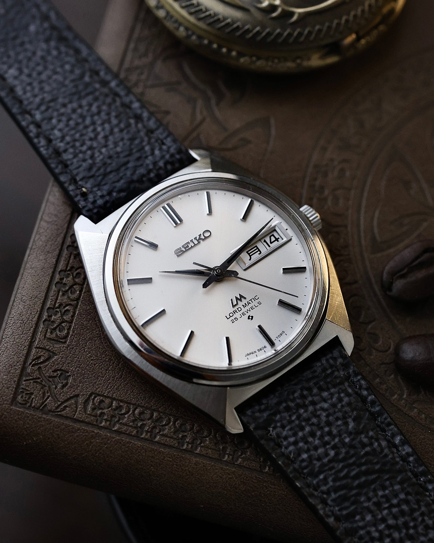 1973 Vintage Seiko LM 5606-7000 White Sunburst dial- Quickset Star