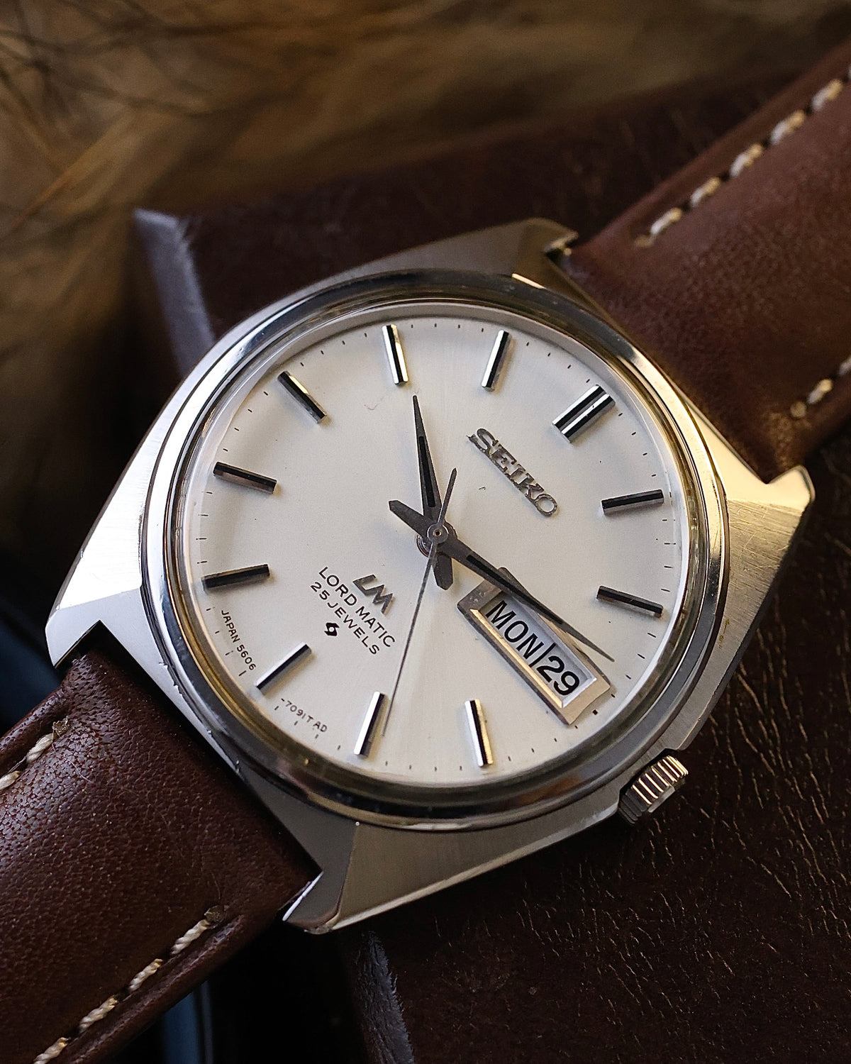 Vintage Seiko LM 5606-7000 White Sunburst dial- Quickset Star Watch for sale