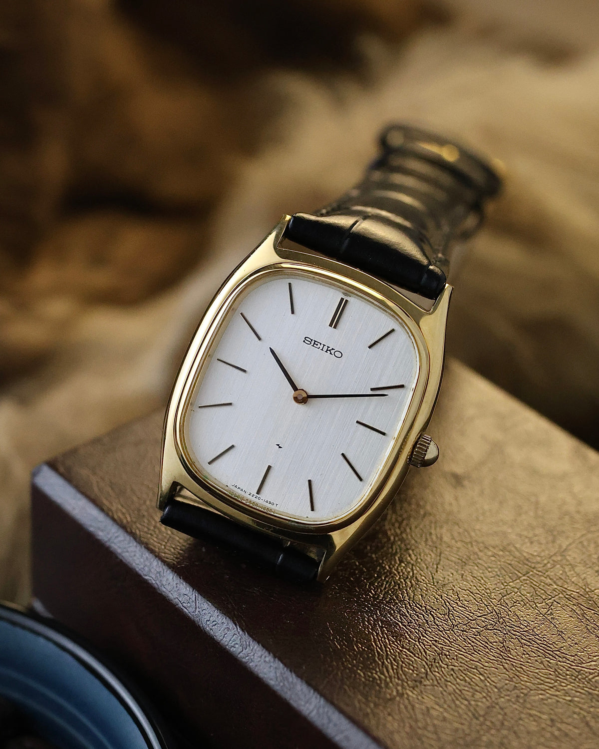 Vintage Seiko Chariot Manual Winding Gold Plated Linen dial watch Ref. 2220-3530
