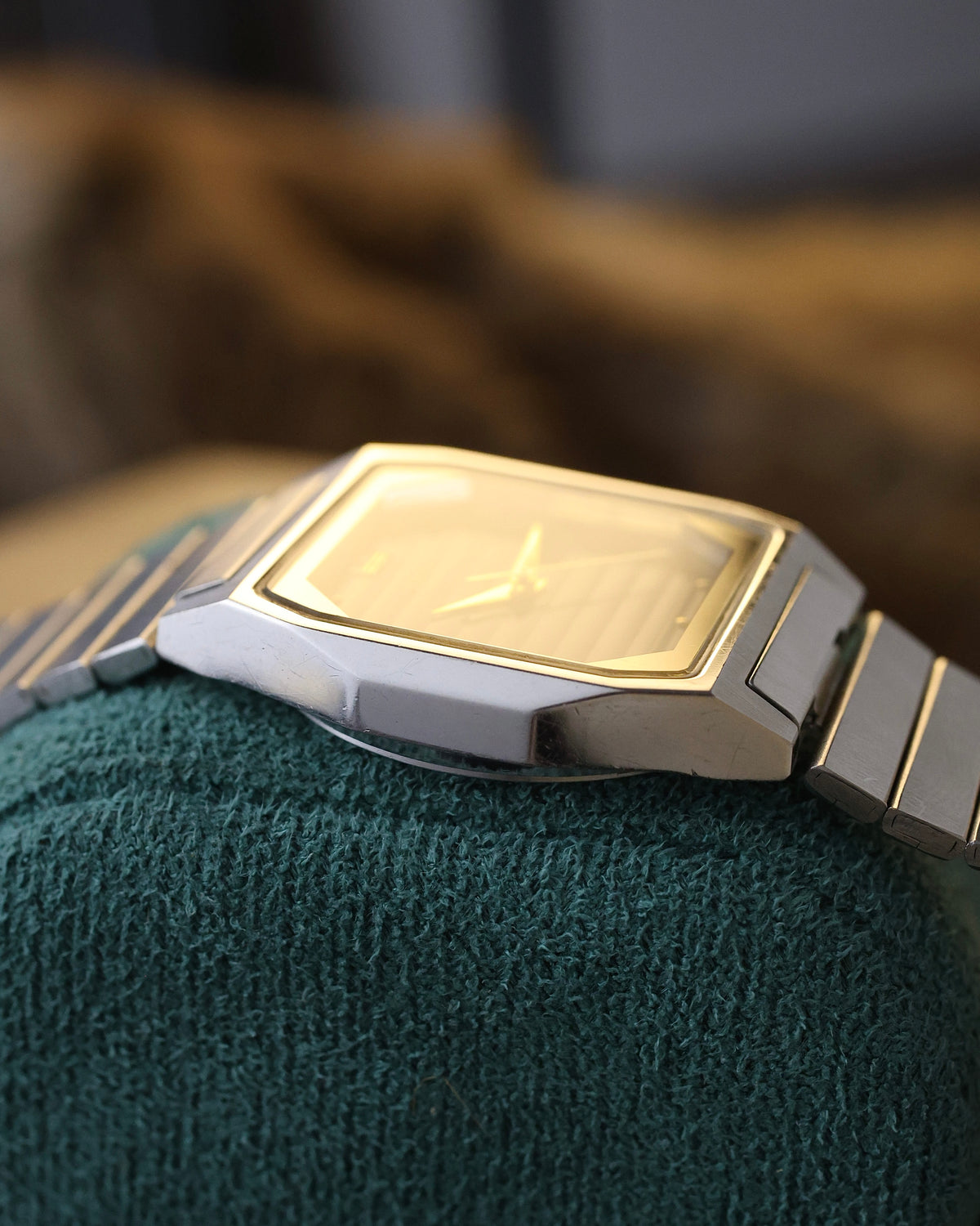 Seiko Shutter Lines Textured Dial - Tank Case & Seiko buckle Ref. V743-5A00