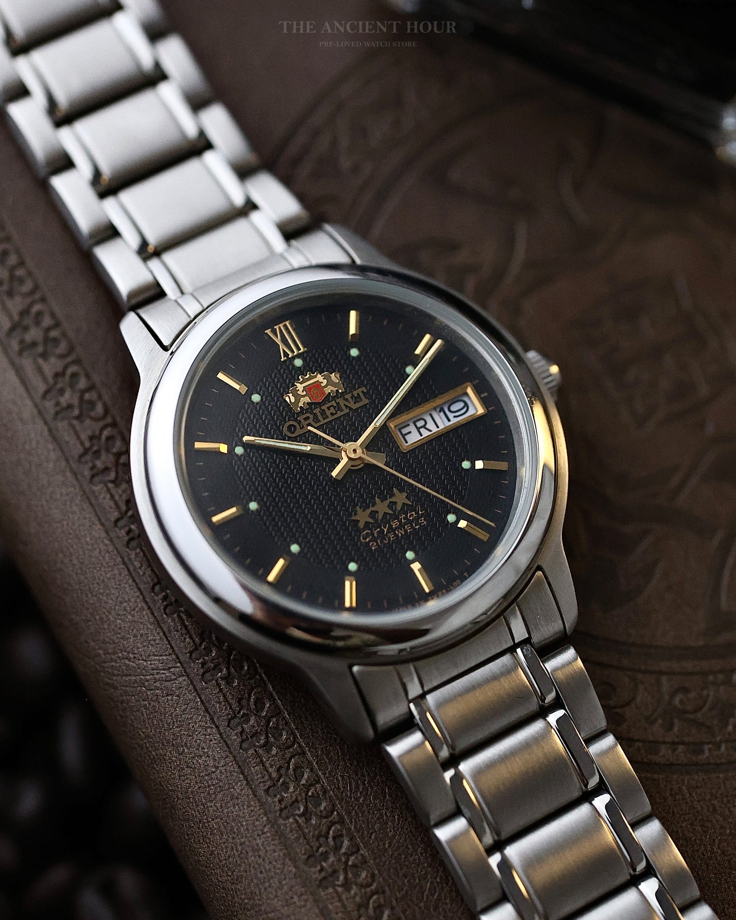 1970s Vintage Orient Tri-Star PM07 Automatic Waffle Textured Black Dial