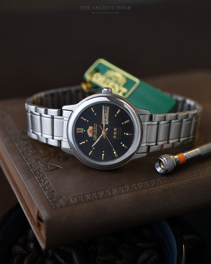 1970s Vintage Orient Tri-Star PM07 Automatic Waffle Textured Black Dial