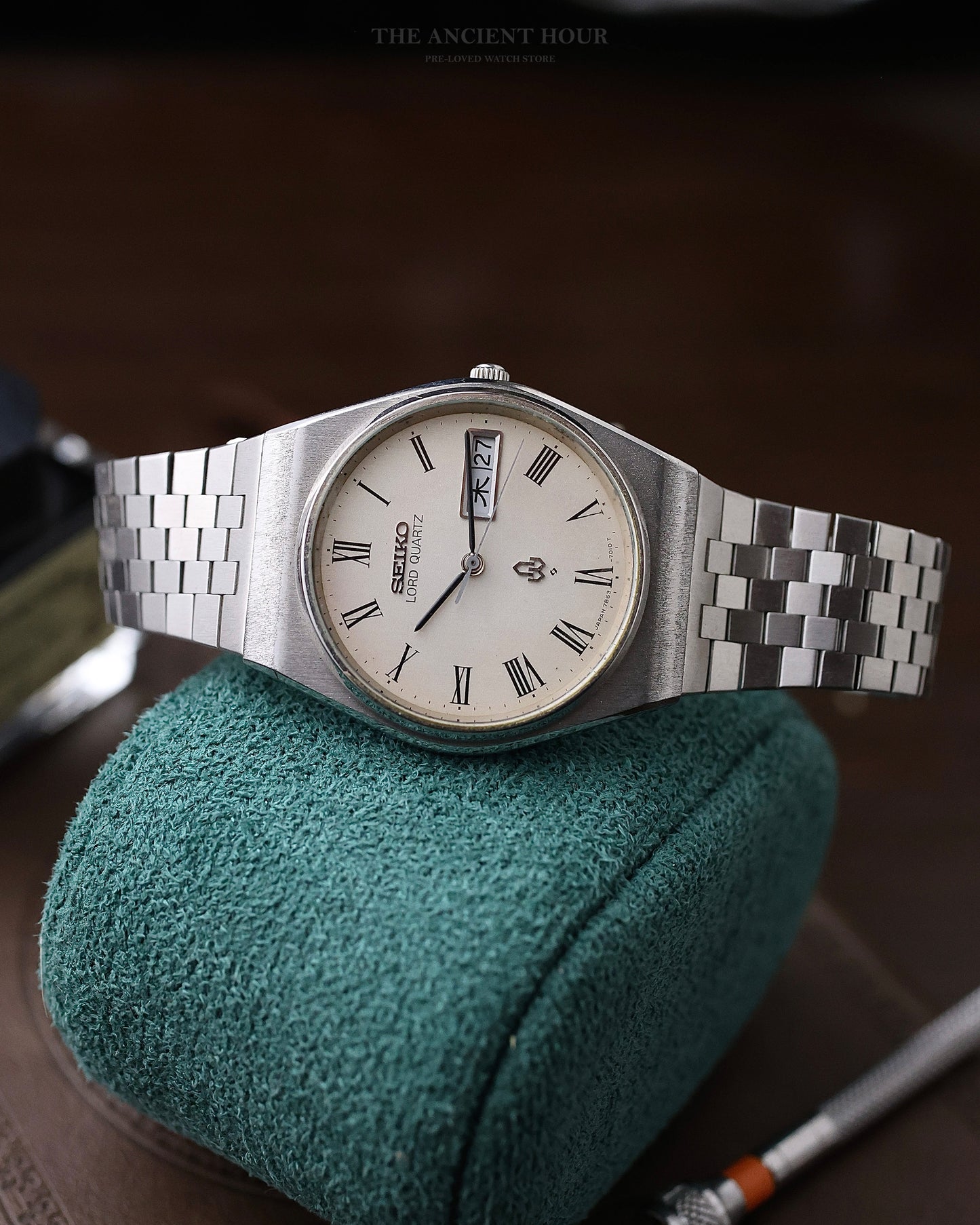 JDM VINTAGE SEIKO LORD QUARTZ WHITE ROMAN DIAL 7853-7010 KANJI DAY-DATE