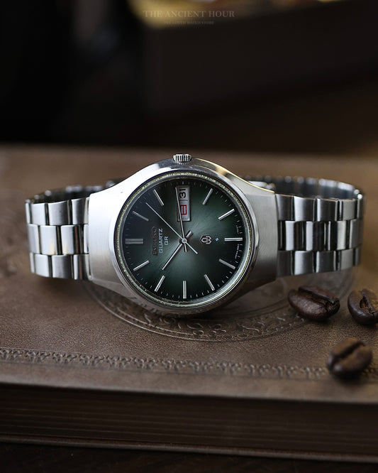 1984 SEIKO QUARTZ QR 3863-7010 DAYDATE KANJI WATERMELON DIAL STAINLESS STEEL