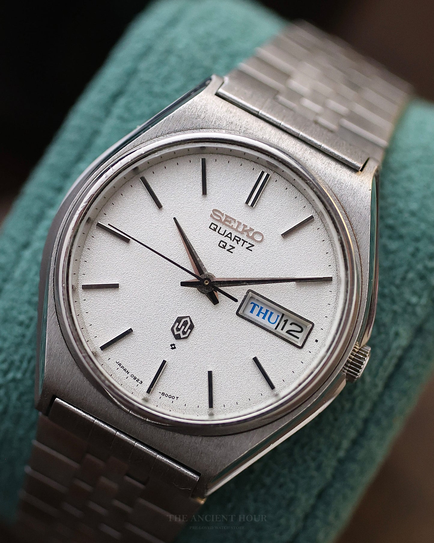 1975 VINTAGE SEIKO QUARTZ 0923 "SAND DUST" WHITE TEXTURED DIAL JDM