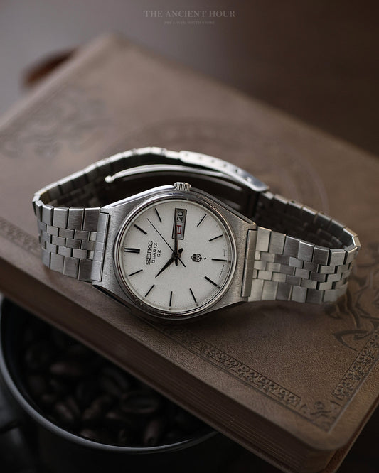 1975 VINTAGE SEIKO QUARTZ 0923 "SAND DUST" WHITE TEXTURED DIAL JDM