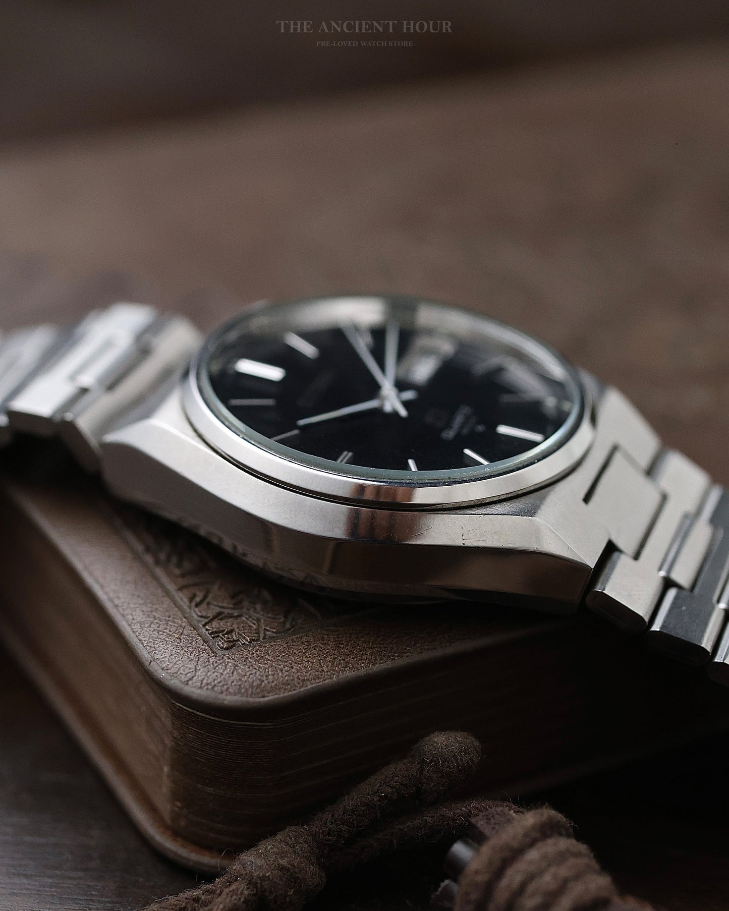Vintage Seiko SQ Quartz Black Dial 0903-8059 Watch