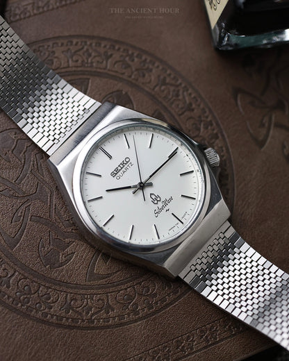 Vintage Seiko SilverWave Quartz JDM – Crisp White Dial with Textured Mesh Bracelet