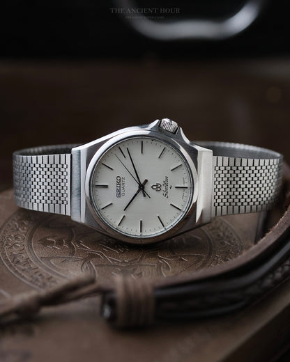 Vintage Seiko SilverWave Quartz JDM – Crisp White Dial with Textured Mesh Bracelet