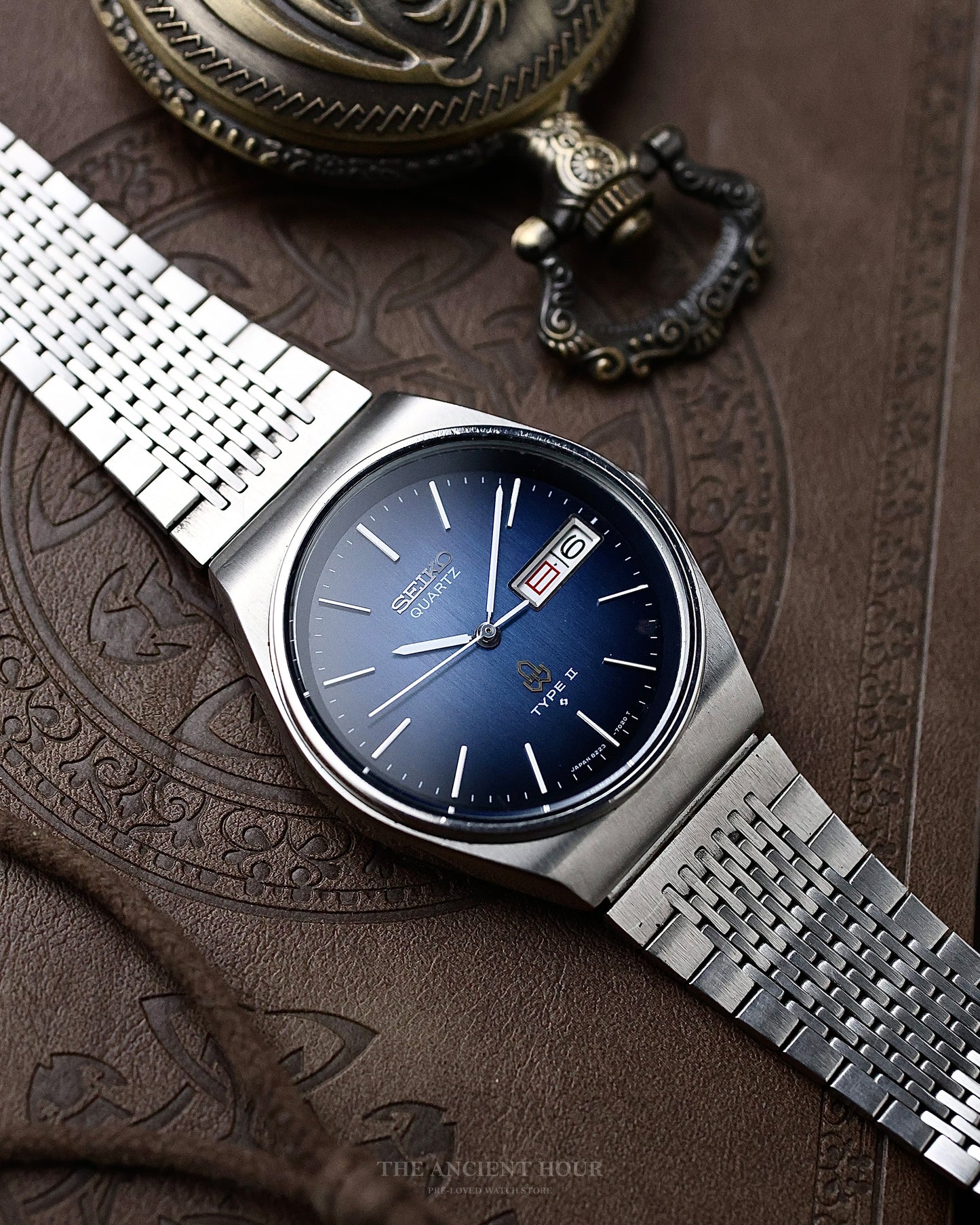 Seiko quartz Type II Ref 8223-7020 Deep blue sunburst dial