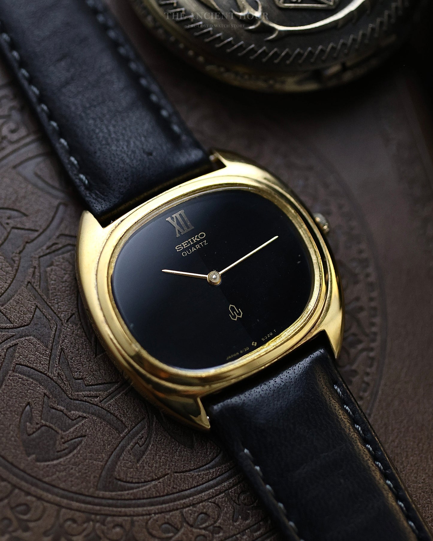 Vintage Seiko Quartz – Two-Tone Dial | Ellipse Case | Made in Japan