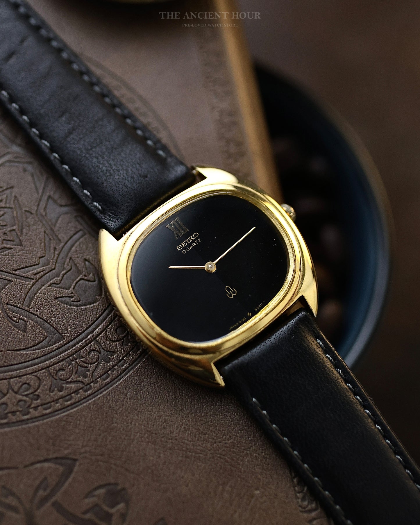 Vintage Seiko Quartz – Two-Tone Dial | Ellipse Case | Made in Japan
