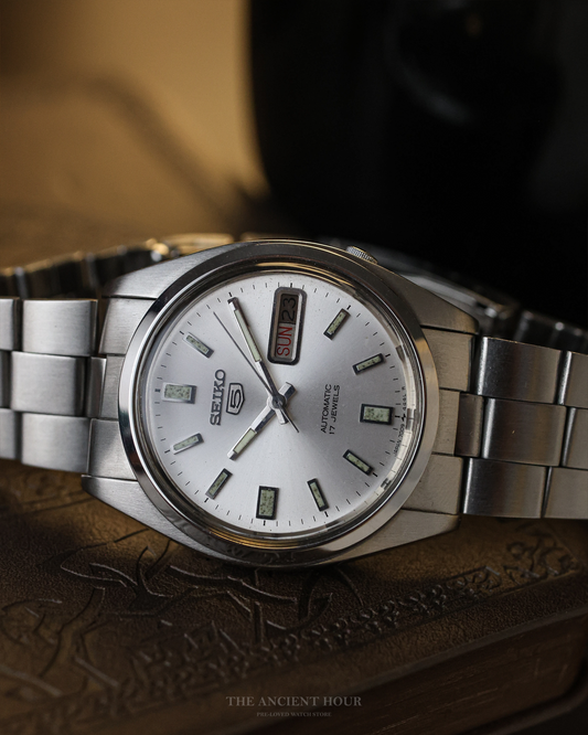 JDM Vintage Seiko 5 - 7009-8211 day/date pusher crown Men's watch