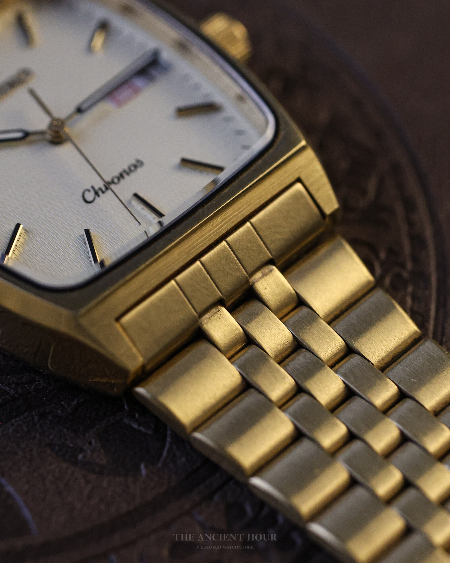 Seiko Chronos Tonneau Tank 5H23-5110 Radiator gold textured dial watch