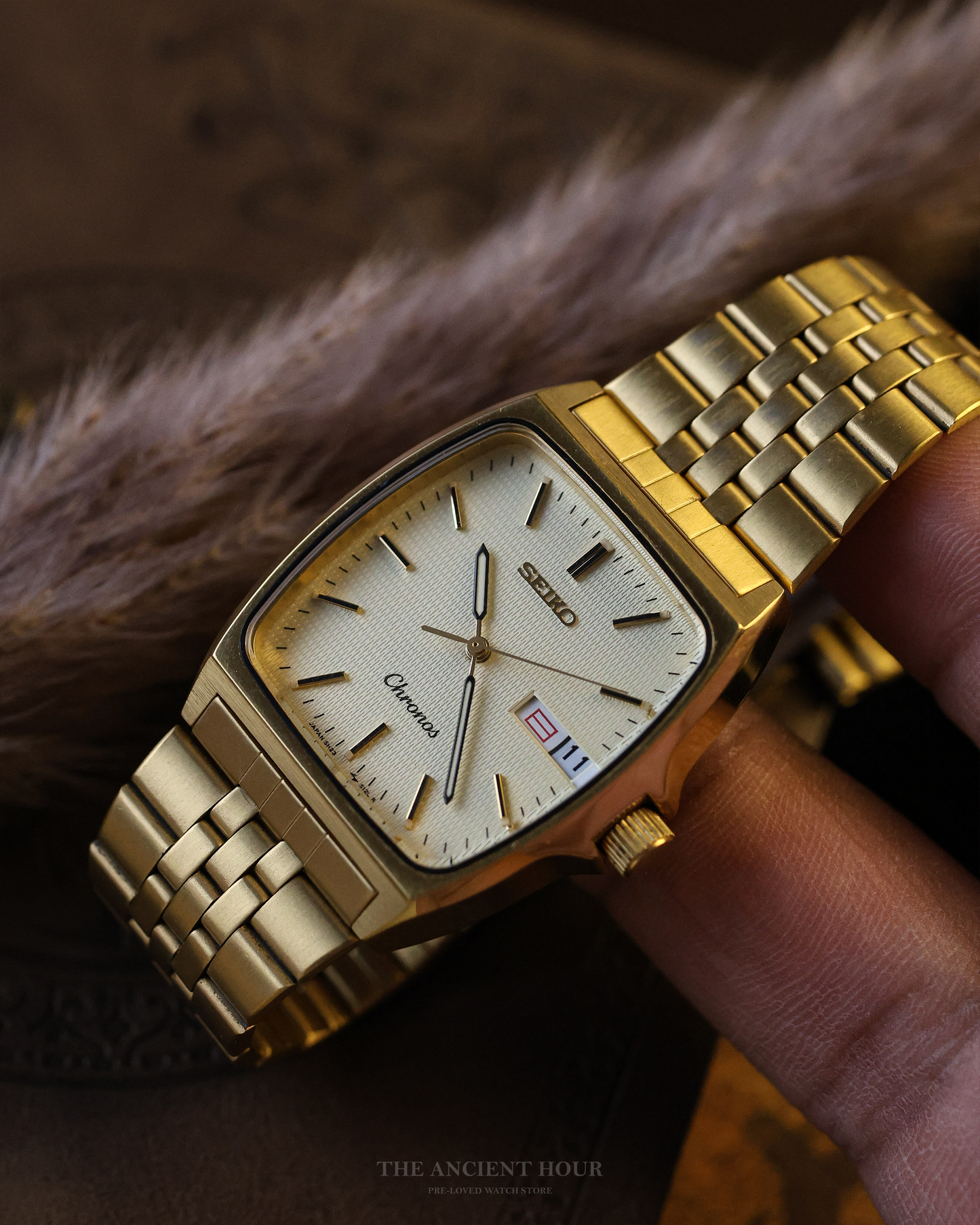 Seiko Chronos Tonneau Tank 5H23-5110 Radiator gold textured dial watch